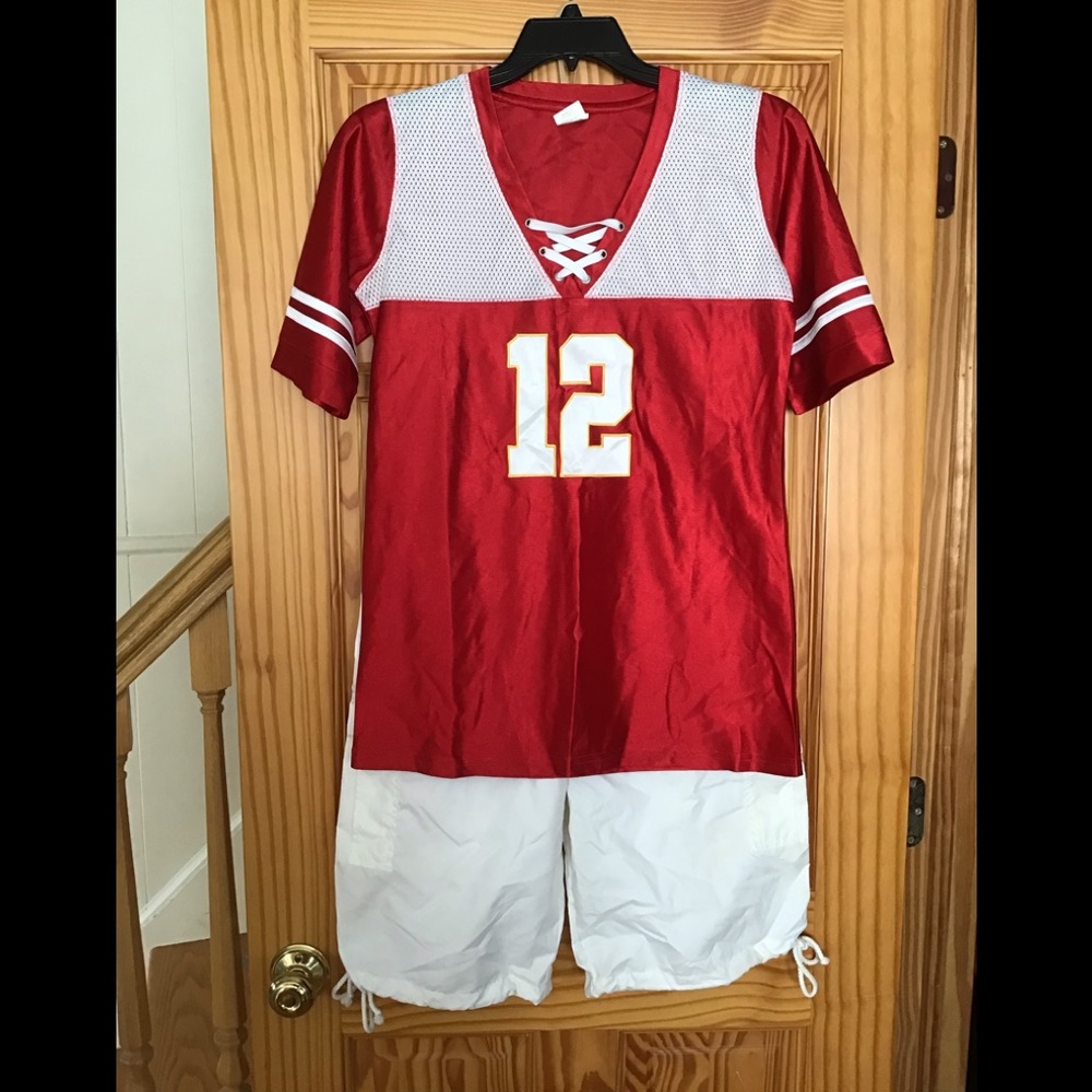 FOOTBALL PLAYER COSTUME HALLOWEEN SZ M QUARTERBACK RED WHITE
